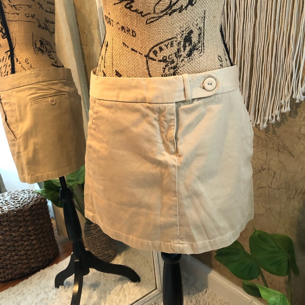 Alex Gaines khaki skirt